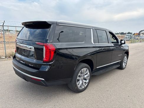 Used 2024 GMC Yukon XL SLT w/ SLT Premium Package AWD/4WD image 4