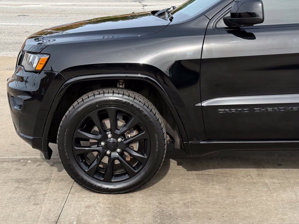 Used 2020 Jeep Grand Cherokee Altitude AWD/4WD image 12