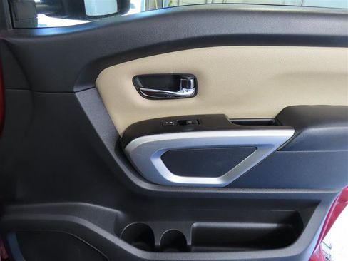 Used 2017 Nissan Titan SV image 34