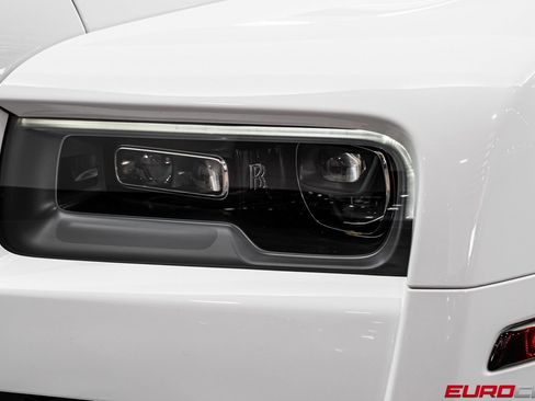 Used 2020 Rolls-Royce Cullinan Black Badge image 12