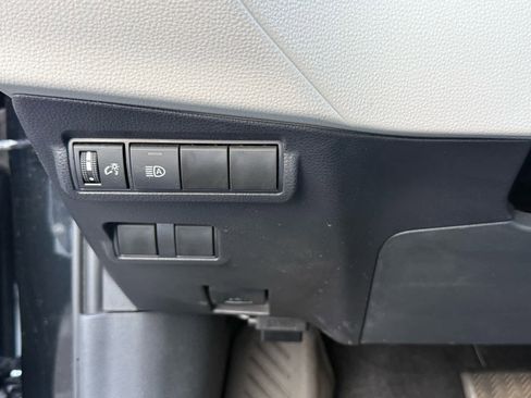 Used 2024 Toyota Corolla Cross LE image 12