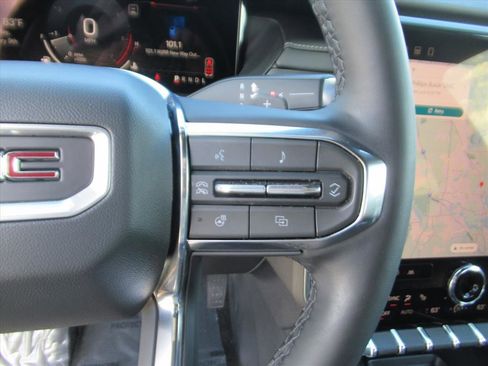 Used 2025 GMC Acadia Elevation image 20