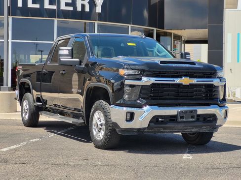 Used 2025 Chevrolet Silverado 2500 LT w/ Convenience Package AWD/4WD image 2