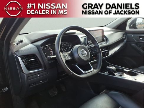 Used 2021 Nissan Rogue SV w/ Premium Package image 11