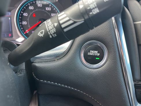 Used 2023 Chevrolet Traverse LT image 39