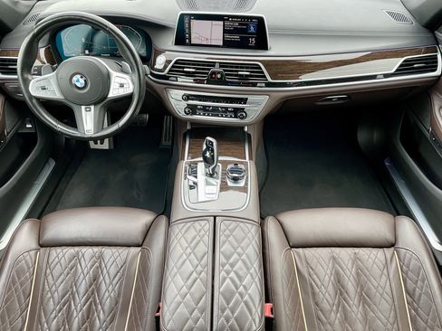 Used 2022 BMW 750i xDrive w/ Luxury Rear Seating Package image 16