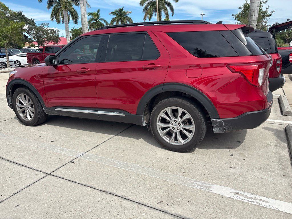 Used 2024 Ford Explorer XLT w/ Equipment Group 202A AWD/4WD image 3