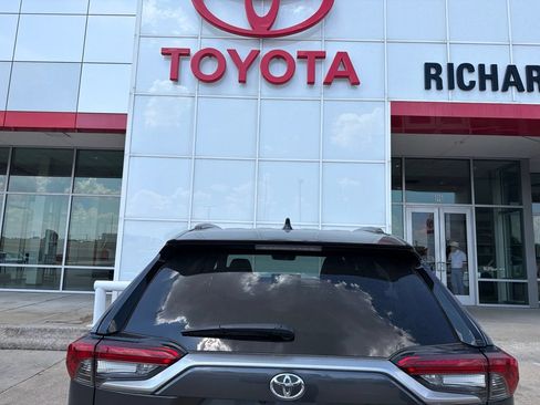 Used 2025 Toyota RAV4 XSE AWD/4WD image 4
