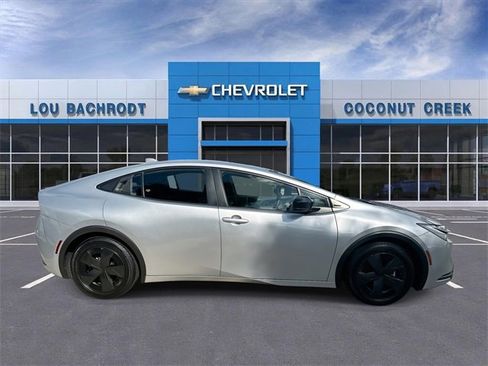 Used 2024 Toyota Prius LE image 9