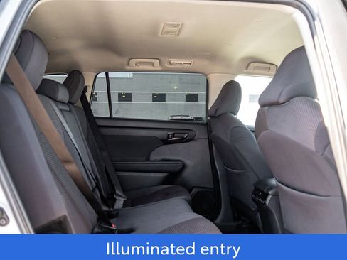 Used 2024 Toyota Highlander LE image 15