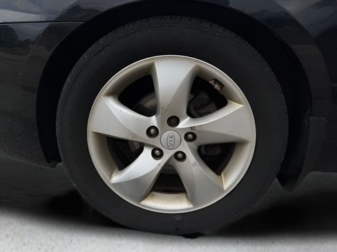 Used 2008 Kia Rondo EX FWD image 14