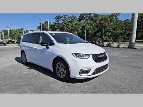 Used 2024 Chrysler Pacifica Limited FWD image 38