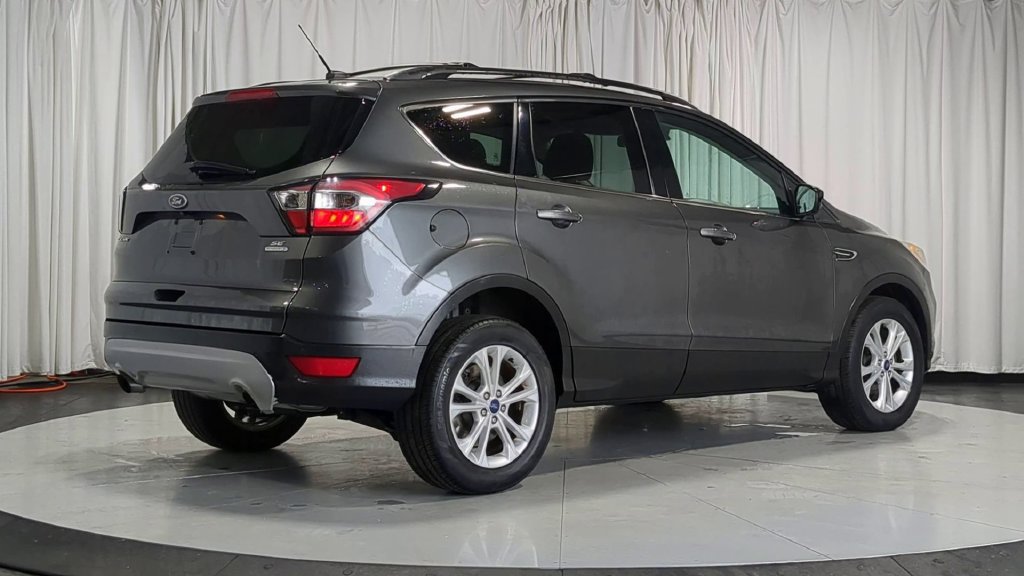 Used 2017 Ford Escape SE w/ Equipment Group 201A FWD image 10