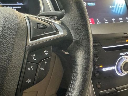 Used 2017 Ford Edge Titanium w/ Technology Package FWD image 17