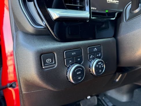 Used 2022 GMC Sierra 1500 Elevation w/ LPO, Elevation Black Package image 15