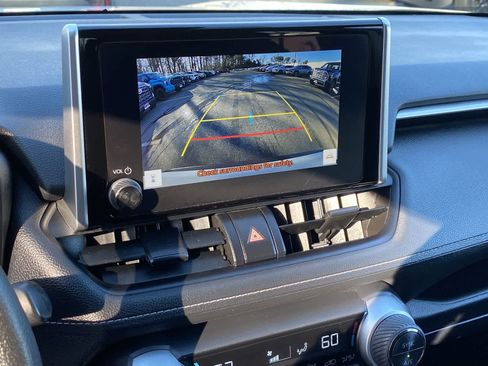 Used 2025 Toyota RAV4 XLE image 31