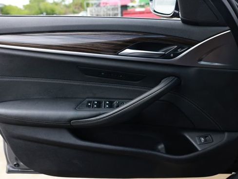 Used 2021 BMW 530i w/ Convenience Package image 48