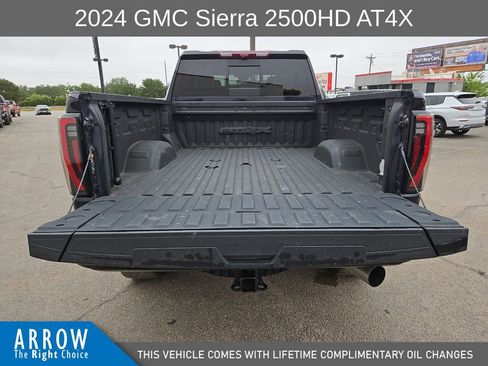 Used 2024 GMC Sierra 2500 AT4X AWD/4WD image 18