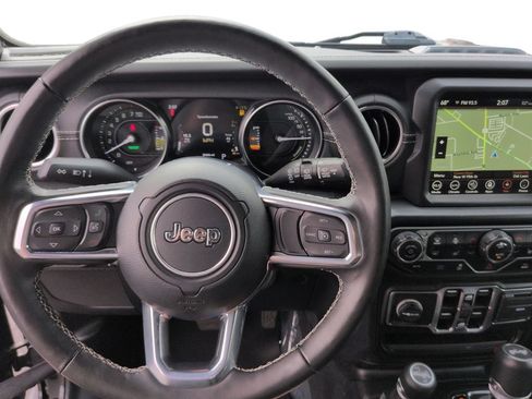 Used 2022 Jeep Wrangler Unlimited Sahara w/ Cold Weather Group AWD/4WD image 14