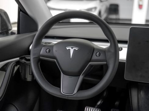 Used 2021 Tesla Model Y Long Range AWD/4WD image 25