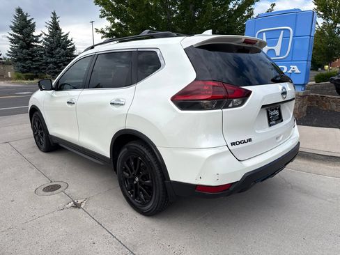 Used 2018 Nissan Rogue SV w/ Premium Package FWD image 9
