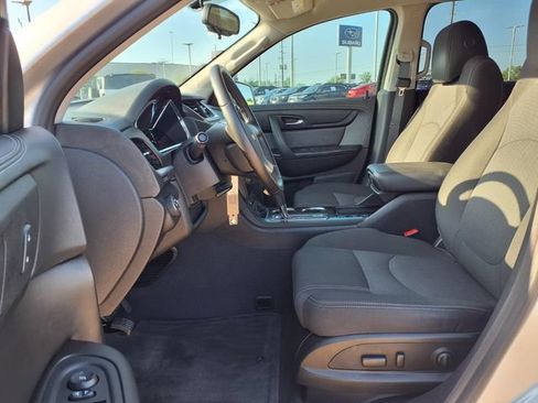 Used 2017 Chevrolet Traverse LT w/ Style and Technology Package FWD image 6