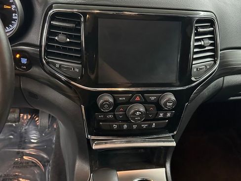 Used 2019 Jeep Grand Cherokee Altitude image 17
