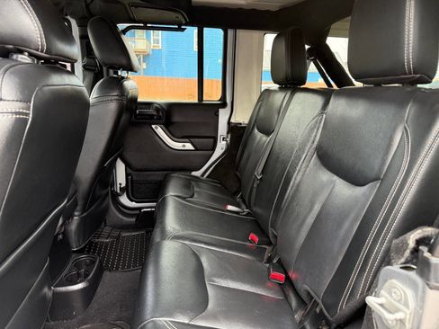 Used 2015 Jeep Wrangler Unlimited Sahara w/ Connectivity Group image 24