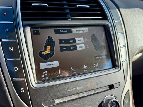 Used 2017 Lincoln MKX Reserve w/ Driver Assistance Package image 32