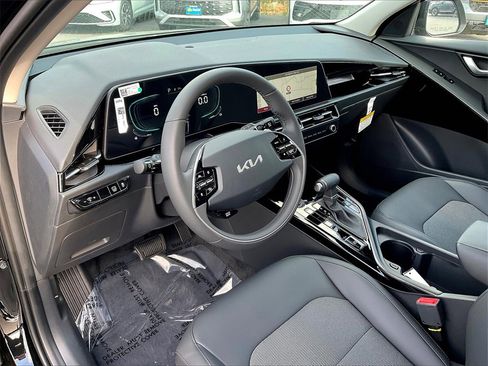 New 2025 Kia Niro EX image 9