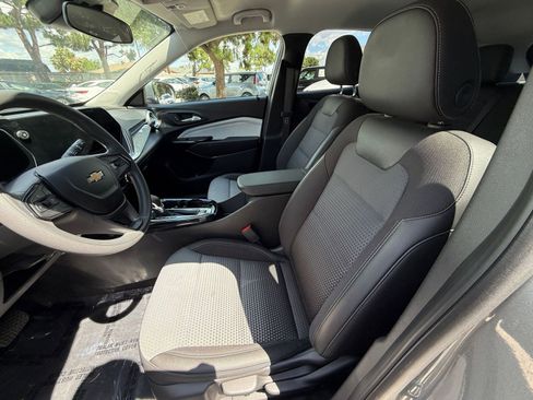Used 2025 Chevrolet Trax LT image 24