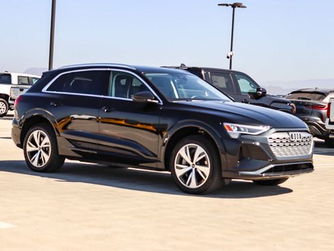 Used 2024 Audi Q8 e-tron Premium AWD/4WD image 3