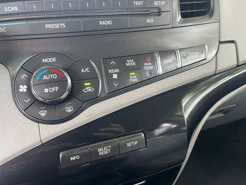 Used 2014 Toyota Sienna LE AWD/4WD image 15