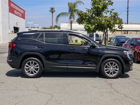 Used 2022 GMC Terrain SLT FWD image 3