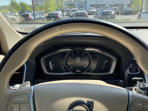 Used 2015 Volvo XC60 T6 w/ Proximity Package AWD/4WD image 18