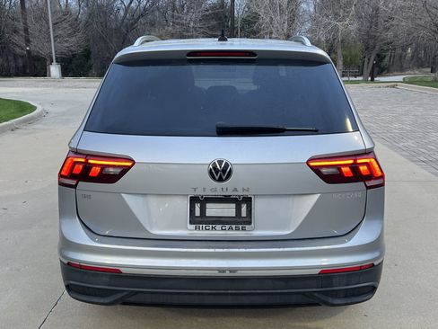 Certified 2022 Volkswagen Tiguan SE w/ Panoramic Sunroof Package image 9