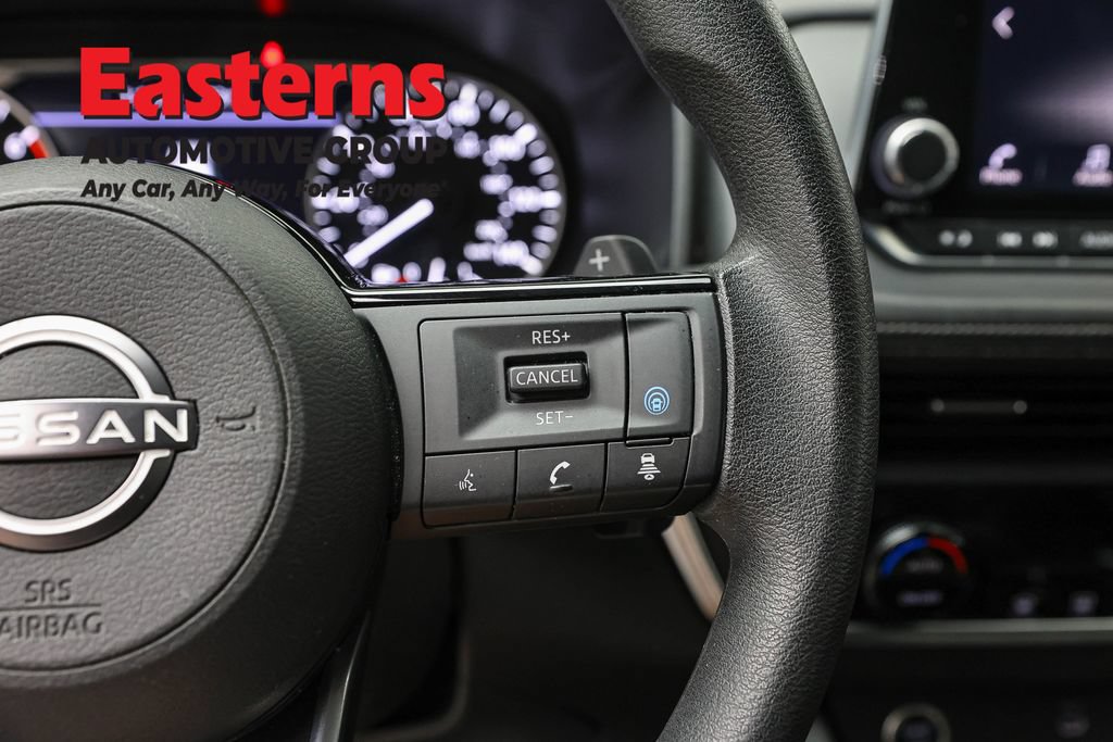Used 2023 Nissan Rogue SV AWD/4WD image 16