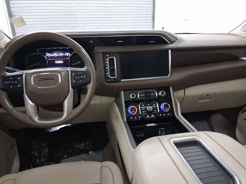 Used 2021 GMC Yukon XL Denali w/ Denali Premium Package image 14