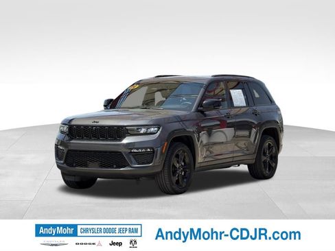 Used 2024 Jeep Grand Cherokee Limited w/ Luxury Tech Group II AWD/4WD image 3