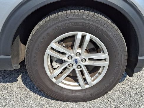 Used 2023 Ford Explorer XLT AWD/4WD image 11