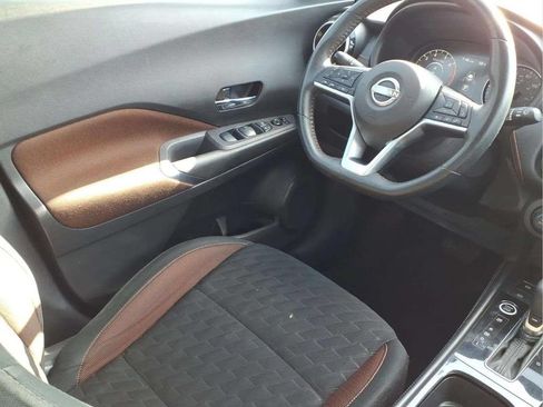 Used 2022 Nissan Kicks SR FWD image 9
