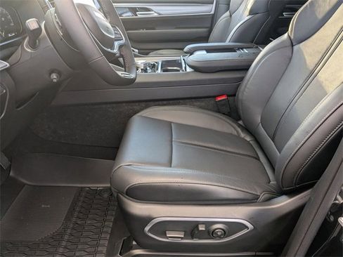 New 2025 Jeep Wagoneer Series II image 13