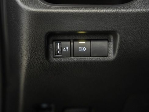 Used 2025 Toyota RAV4 XLE AWD/4WD image 38