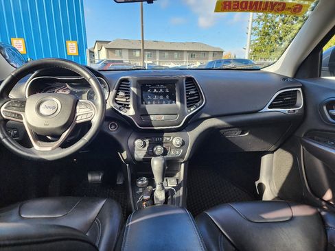 Used 2019 Jeep Cherokee Latitude Plus w/ Cold Weather Group image 14