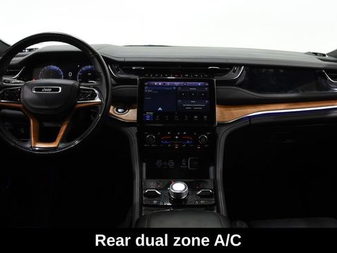 Used 2023 Jeep Grand Cherokee L Summit AWD/4WD image 10