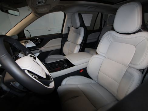 New 2026 Lincoln Aviator Reserve image 3