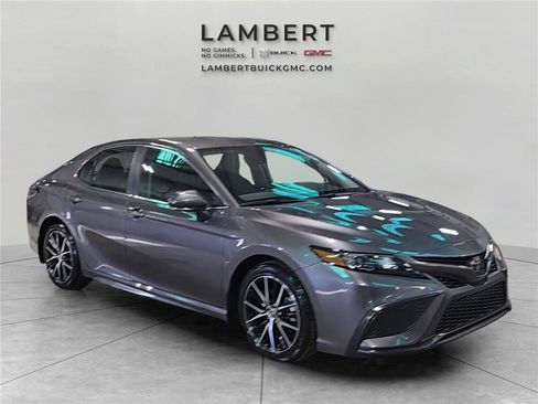 Used 2024 Toyota Camry SE image 8