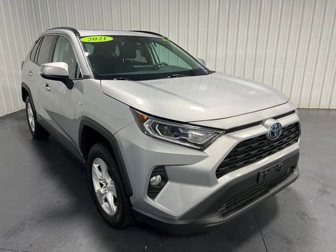 Used 2021 Toyota RAV4 XLE w/ Convenience Package image 23