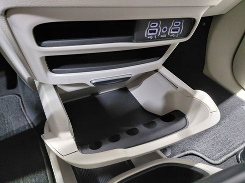 Certified 2024 Chrysler Pacifica Touring-L FWD image 36