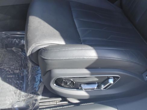 Certified 2022 Audi A8 L 3.0T image 18